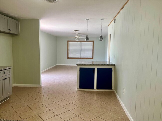 Photo - 2005 2nd St N