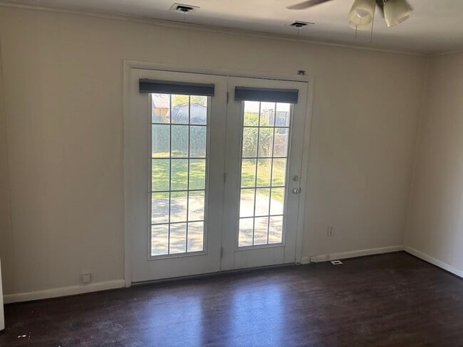 Photo - Spacious 4 Bedroom/2 Bath