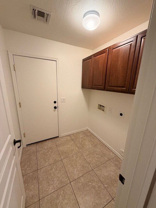 Photo - Charming 3 bed + bonus room, 2 bath home in the Ghost Ranch Communtity