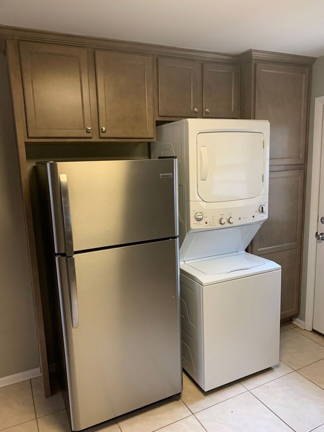 Photo - Cute 2/1 Duplex on Cone St