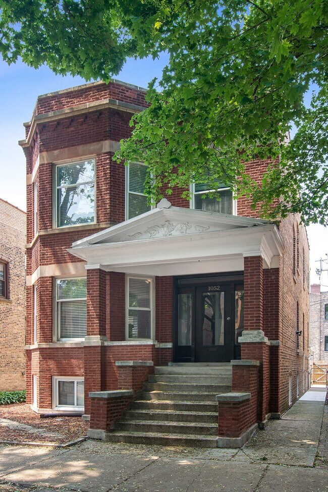 Photo - 1052 N Leavitt St Unit 2