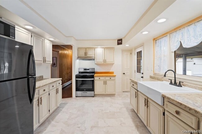 Photo - 7 Red Top Rd