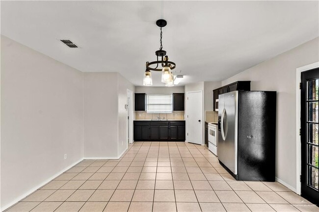 19 Thunderbird Ave