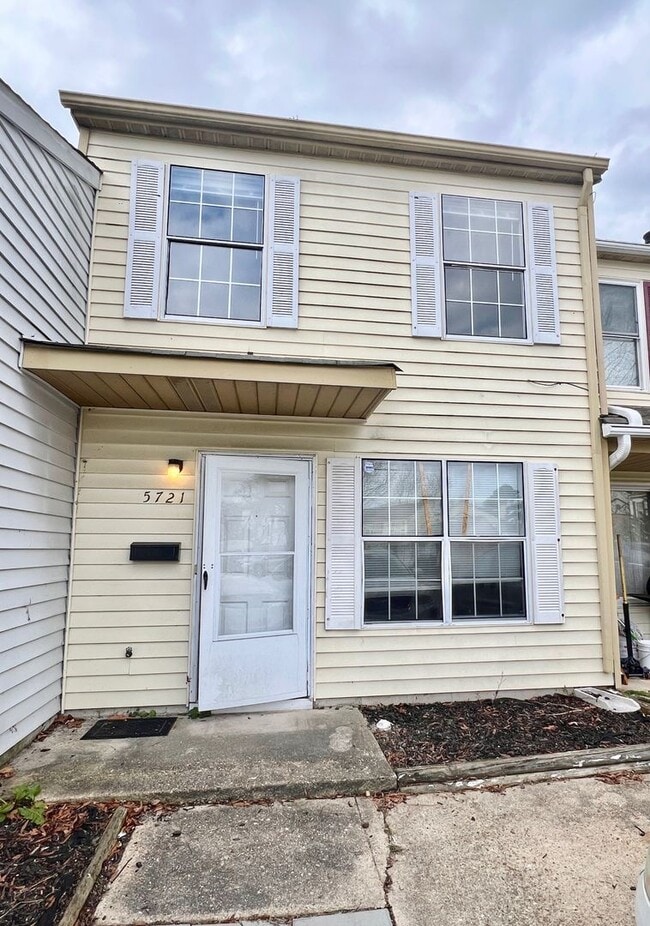 Building Photo - 2BD/ 2.5BA Townhouse near Town Center! Was...