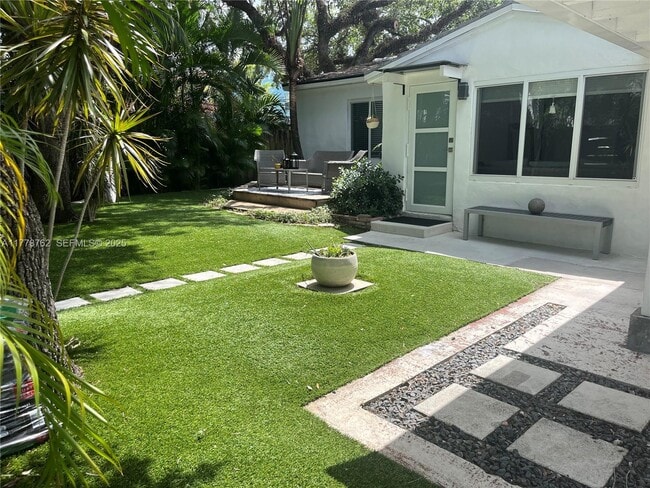 Photo - 701 SW 9th Ave