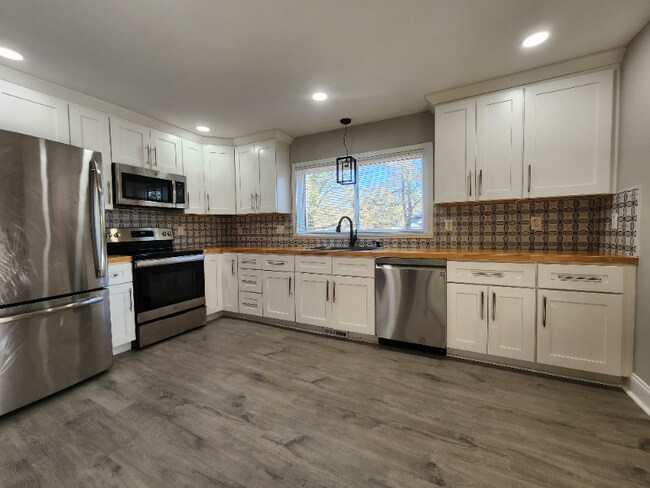 Photo - 1020 Woodvale Dr