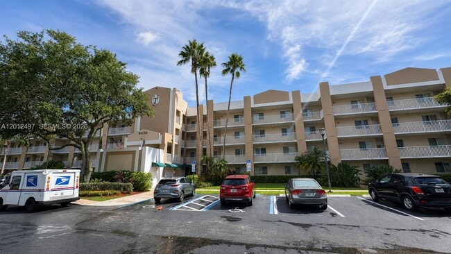 Building Photo - 9560 Weldon Cir Unit J308