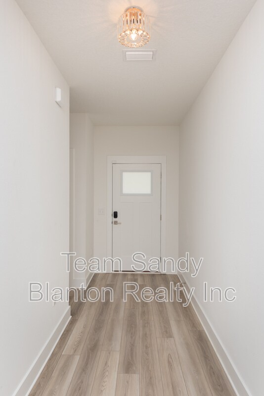 Photo - 874 Windhill Dr