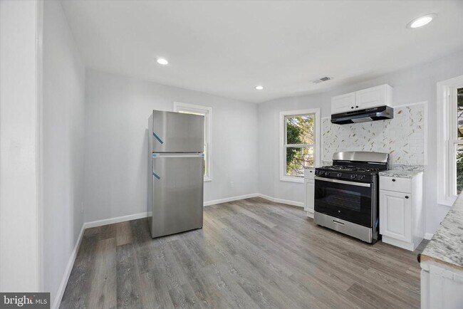 Photo - 566 Rutherford Ave