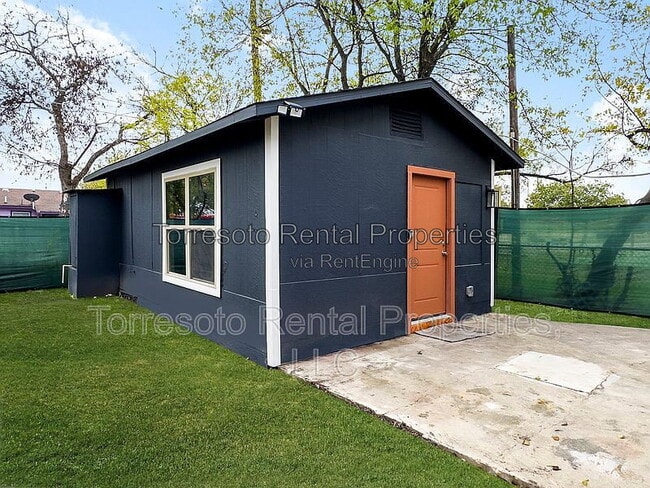 Building Photo - 1606 W Wildwood Dr Unit C