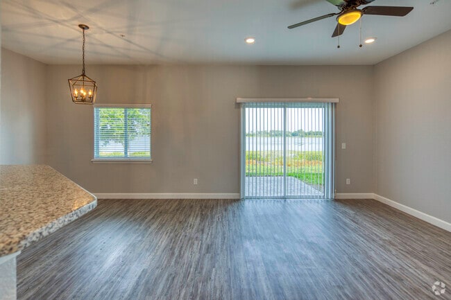 2BR, 2.5BA - 1425SF - 2401 NW 21st St Winter Haven, FL
