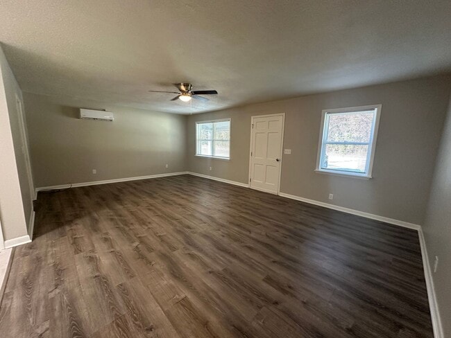 Photo - 811 Allen St