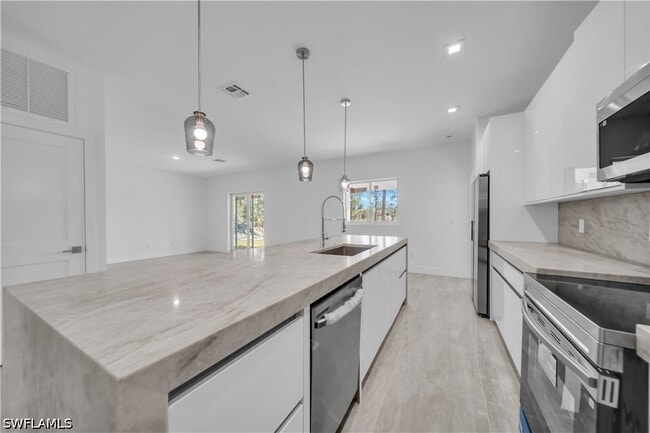 Photo - 828 Genoa Ave S