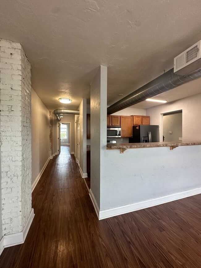 Building Photo - 1021 E Carson St Unit #1