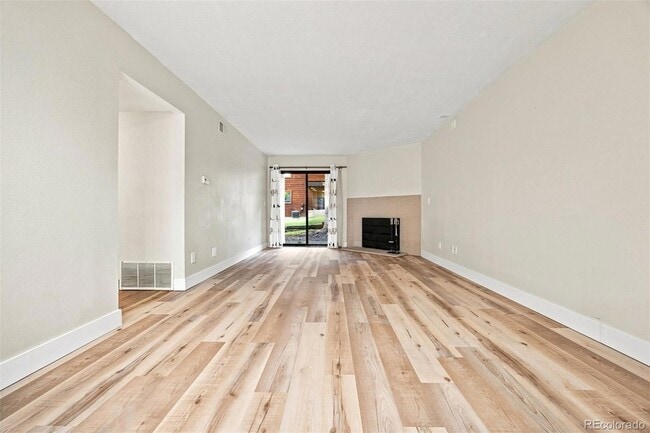 Building Photo - 433 Wright St Unit 101
