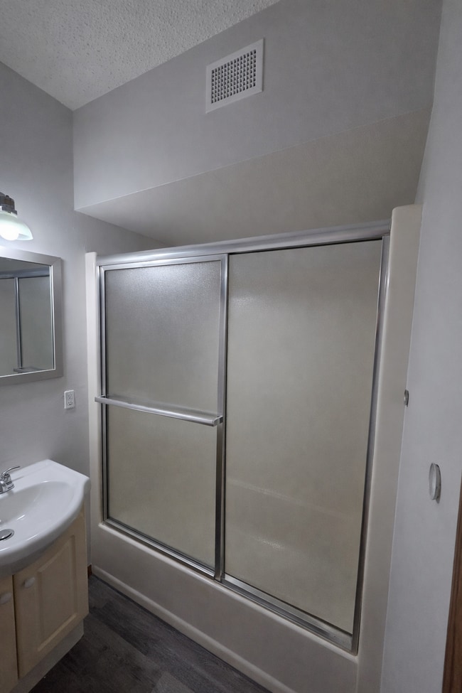 Photo - 710 Genrich St