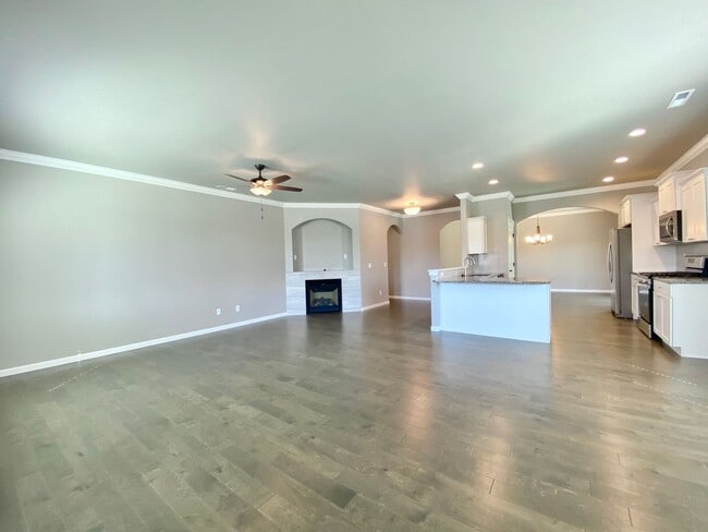 Building Photo - Stunning Home in West Valley