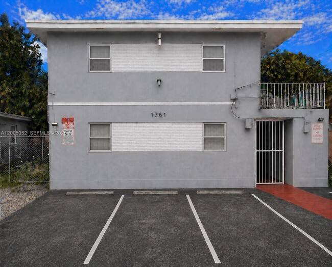 Building Photo - 1761 Ali Baba Ave Unit 5