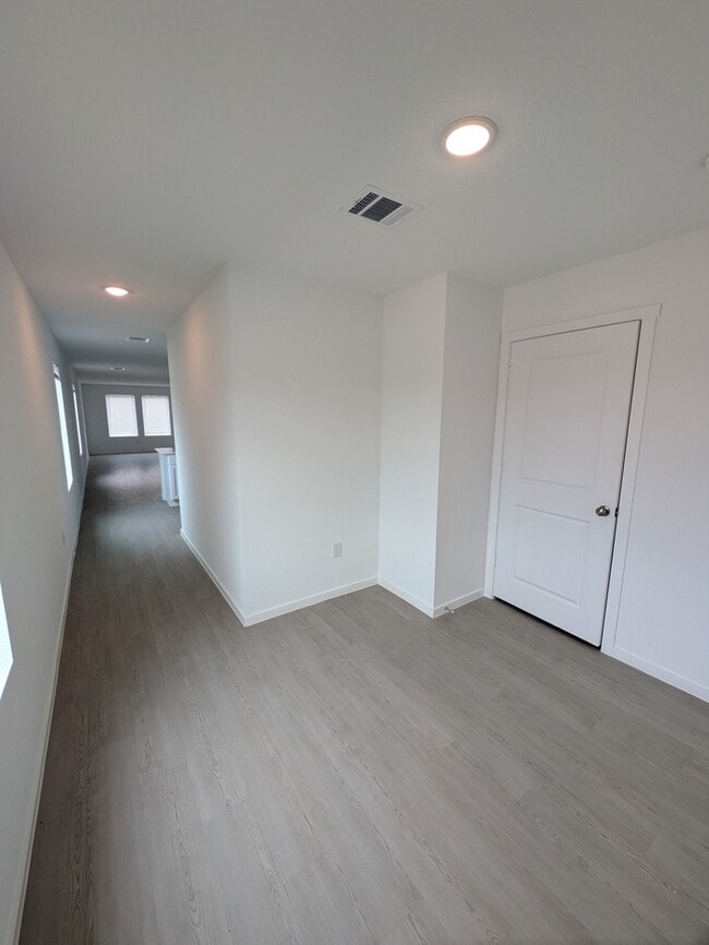 Building Photo - 19004 Encanto Aly