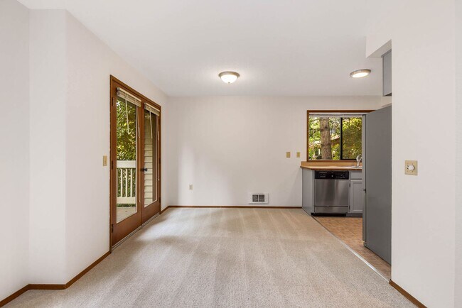 Photo - Beautifully Updated 2-Bedroom, 2-Bath Condo Near Downtown Kirkland Unit UM-SHI320_03
