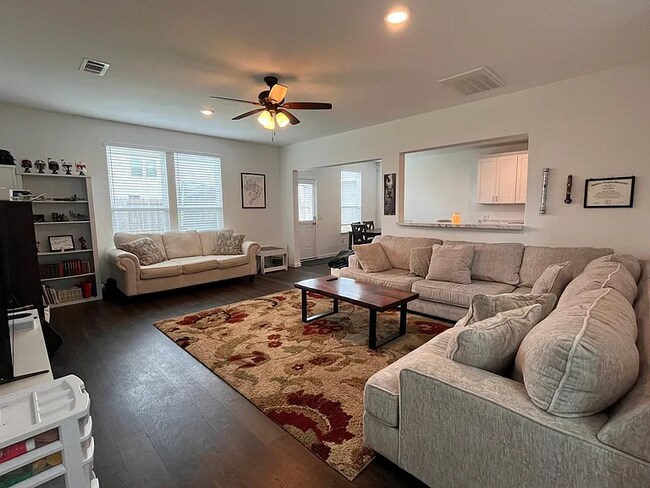 Building Photo - 25829 Hedgerow Dr Rental