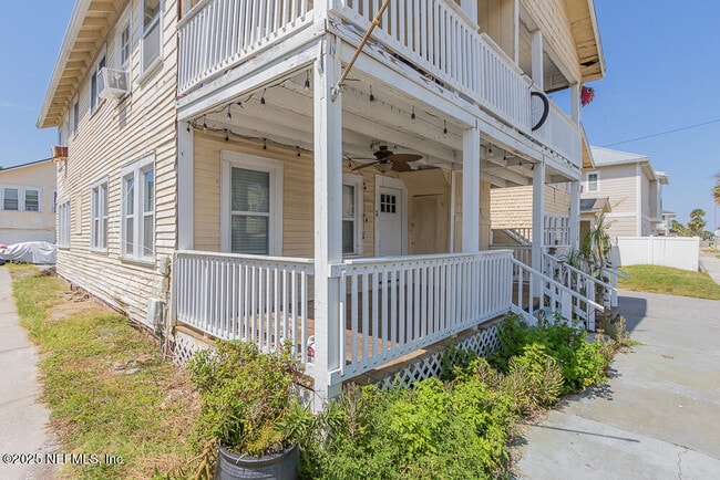 Photo - 1718 1st St N