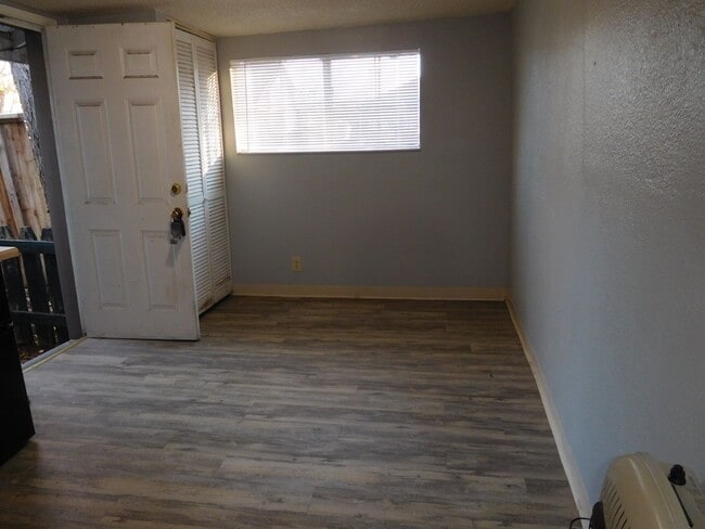 Photo - 647 Valley Rd Unidad 1/2