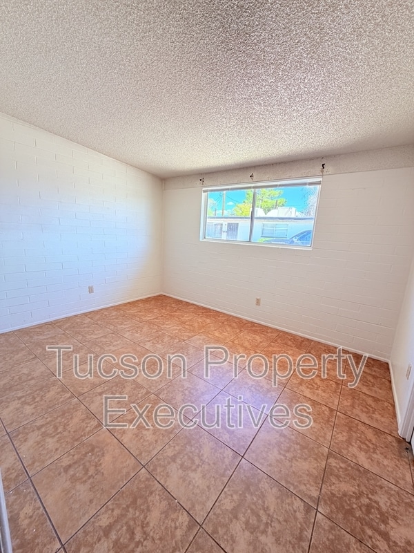 Photo - 4223 E Lee St