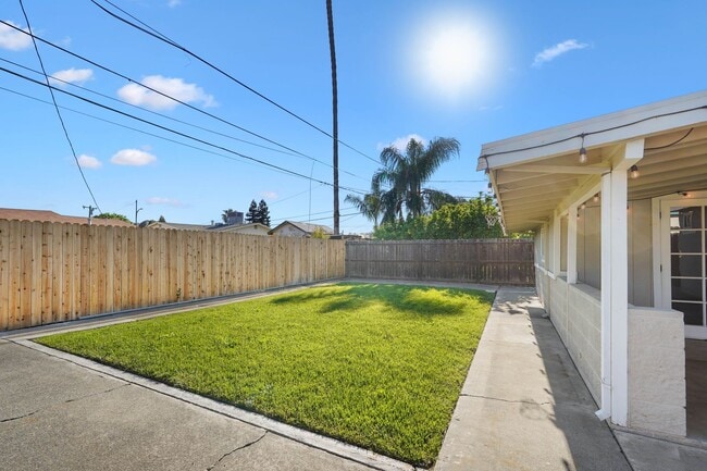 Building Photo - Beautiful Vacaville Home Near Parks, Schools & Shopping