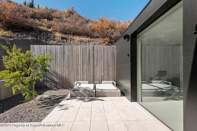 Photo - 580 Medicine Bow Rd