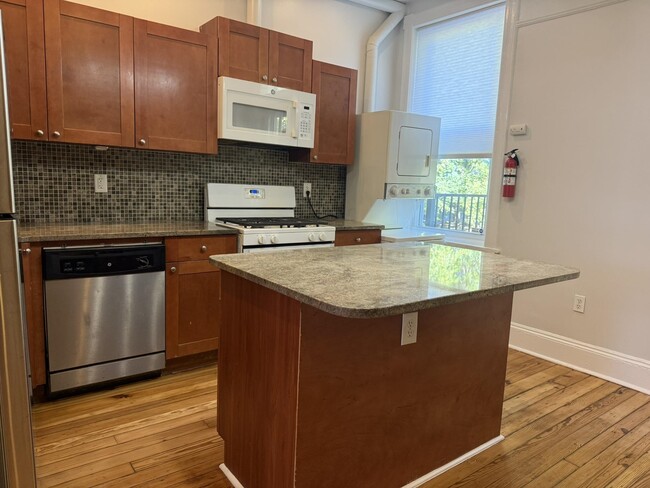 Building Photo - 60 Astor Pl Unit 1