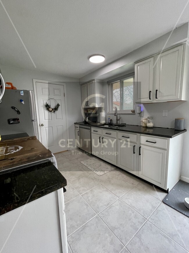 Photo - 5051 Bluffview Dr