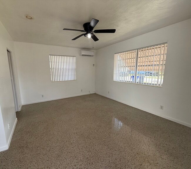 Living Area - 515 N 24th Ave Unit 1