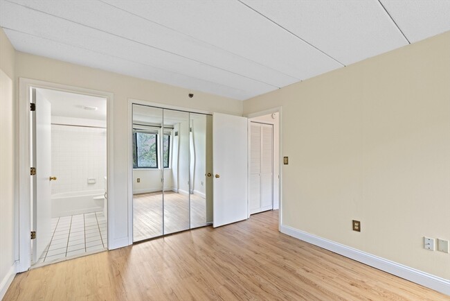 Photo - 1933 Commonwealth Ave Condo