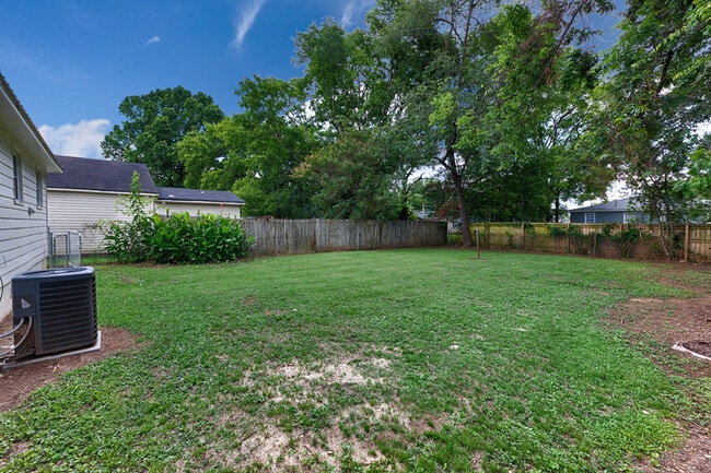 Photo - 2921 Wilson Dr NW