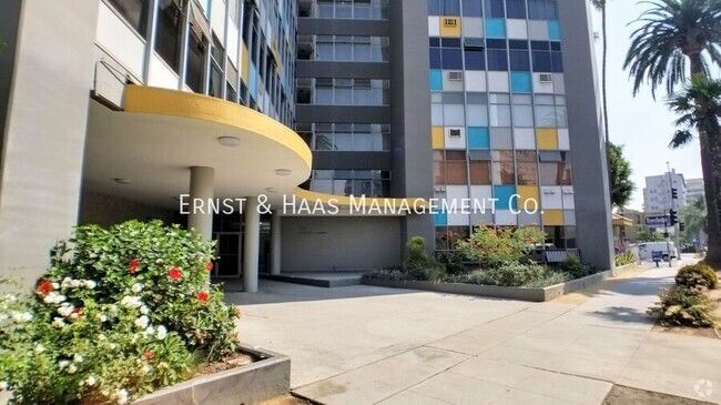 Building Photo - Beautifully Remodeled Condo Located in Pri... Unit #216