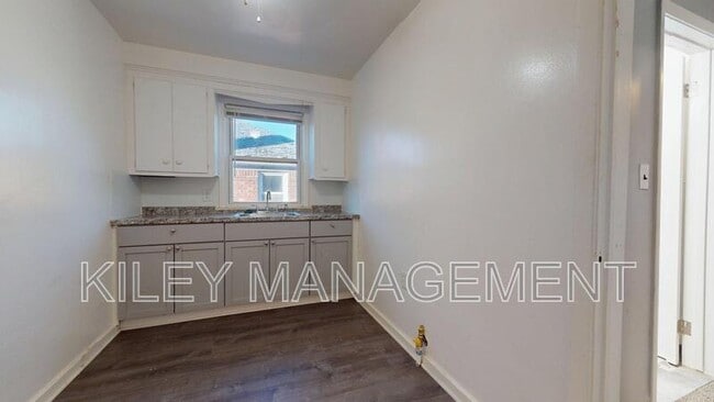 Photo - 16894 Hubbell Ave