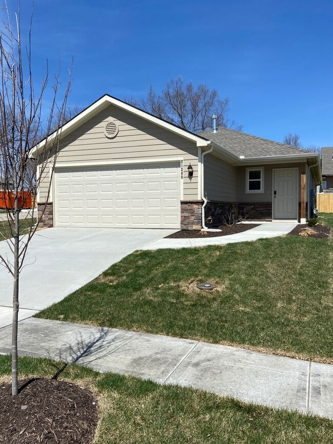 Photo - Pre-Leasing Now | Don't Miss Out! — Beautiful 4 Bed, 2 Bath Home in Oak Woods