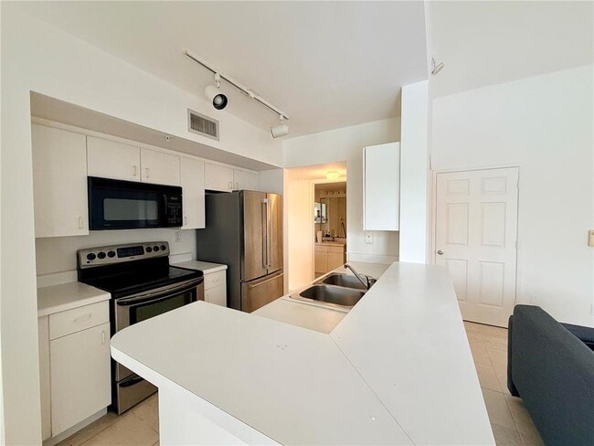 Photo - 2600 S University Dr Unidad 318