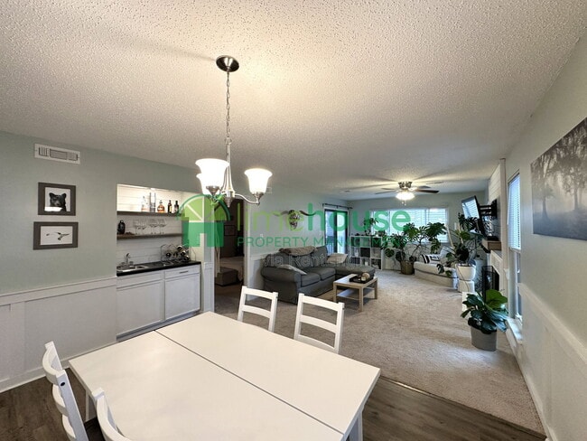 Photo - 3200 Lynnhaven Dr Unit 201