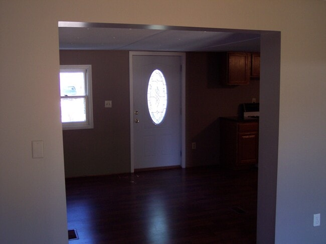 Photo - 104 E 6th St