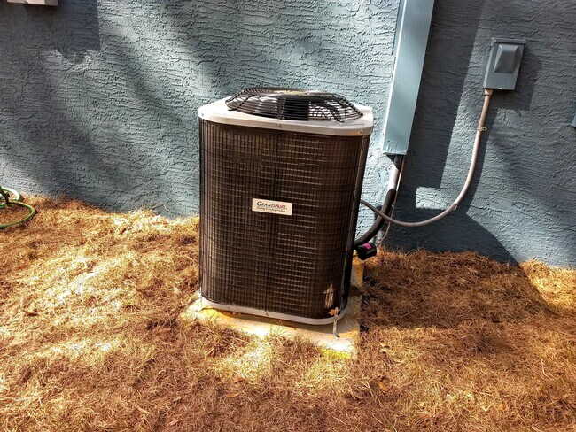 New Air Conditioning - 9278 N Travis Dr