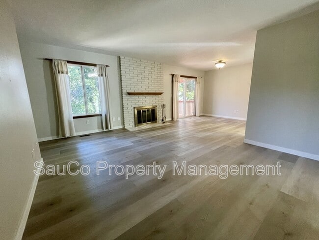 Photo - 324 SE 30th Ave