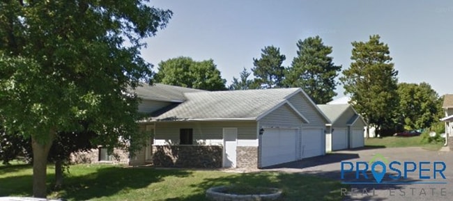 3 Bedroom Unit Located Near Oakwood Mall - 3 Bedroom Unit Located Near Oakwood Mall Casa Adosada