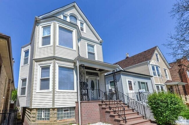 Building Photo - 3450 N Lowell Ave Unit 2 Rental