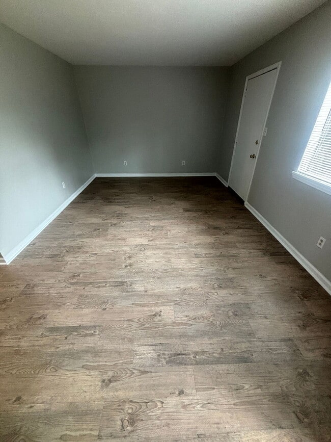 Photo - Two Bedroom Apartment on Blairstone Road Unidad Apt C