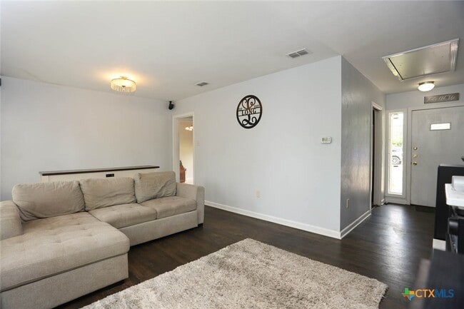 Photo - 621 Hackberry St