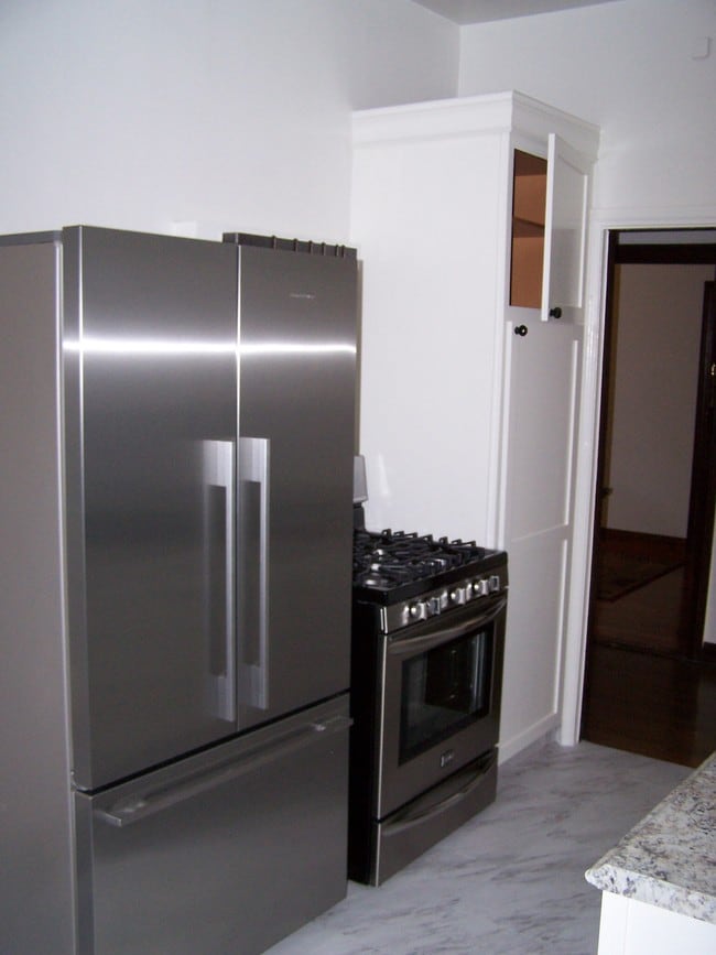 Building Photo - 407 N Sycamore Ave Unit Beautiful Two Bedroom