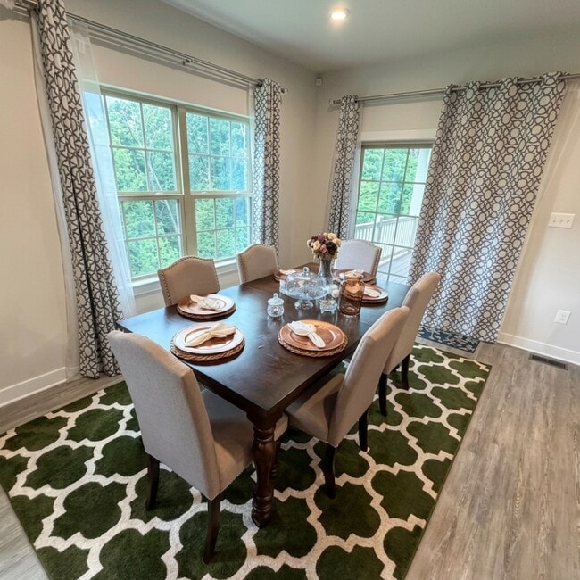 Photo - 6828 Woodridge Rd