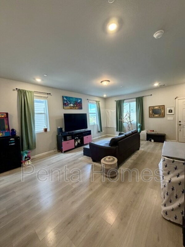Photo - 809 Waterthrush Ln